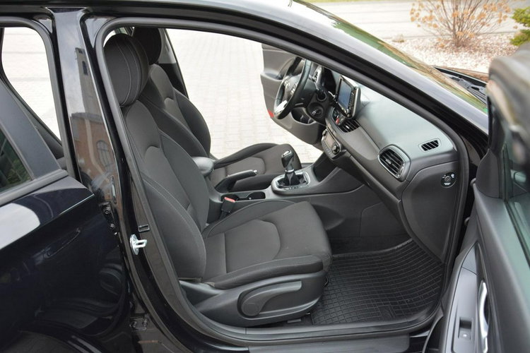 Hyundai i30 Lift Ledy CarPlay Klimatronic Navi Kamera Asystent pasa zdjęcie 16