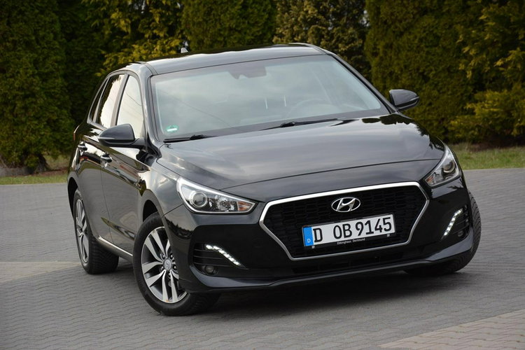 Hyundai i30 Lift Ledy CarPlay Klimatronic Navi Kamera Asystent pasa zdjęcie 8