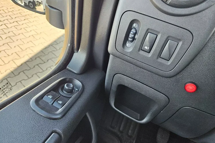 Renault Master Kontener 8 ePAL 69999zł NETTO 2.3 dCi/131KM zdjęcie 20