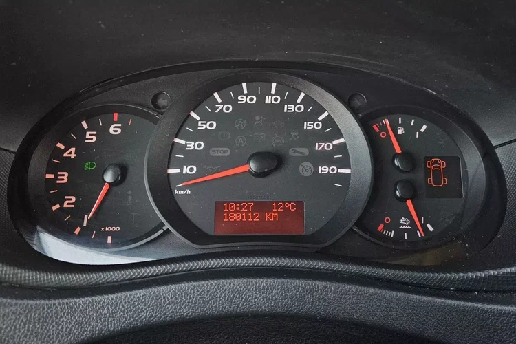 Renault Master Kontener 8 ePAL 69999zł NETTO 2.3 dCi/131KM zdjęcie 24