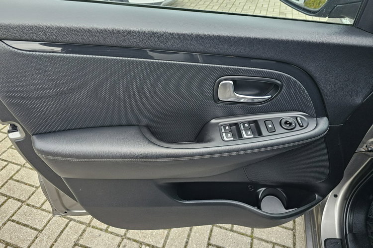 Kia Carens Grzane fotele i kierownica, kamera, 7 osobowy zdjęcie 24