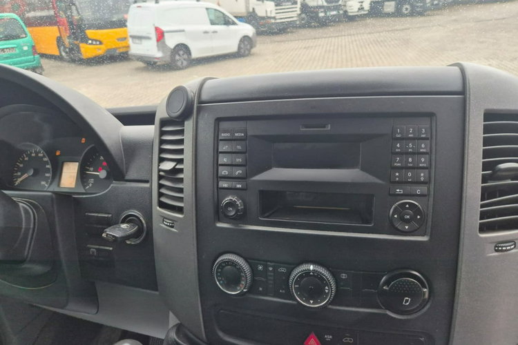 Sprinter Mercedes-Benz Sprinter 316 CDi / KONTENER / WINDA / TEMPOMAT zdjęcie 21