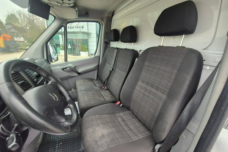 Sprinter Mercedes-Benz Sprinter 316 CDi / KONTENER / WINDA / TEMPOMAT zdjęcie 25