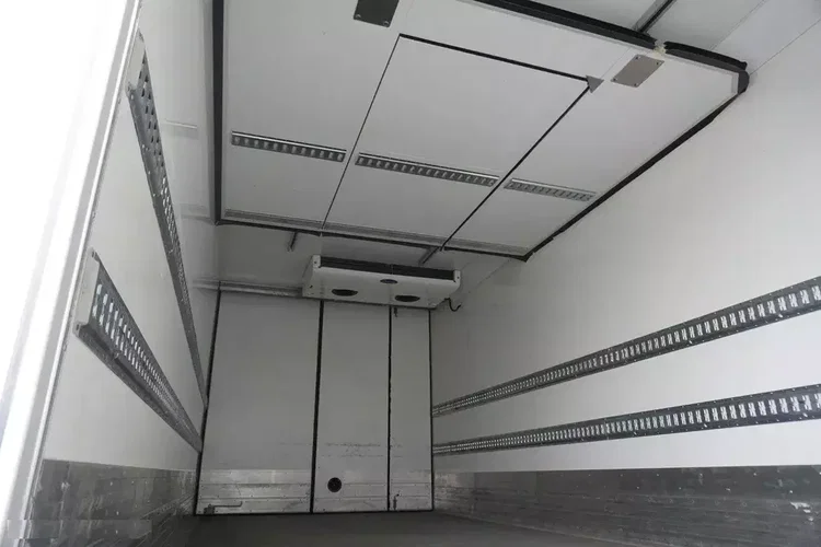 Renault D210 12T / Chłodnia Bitemperatura / 10 sztuk zdjęcie 19