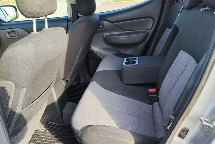 Mitsubishi L200 zdjęcie 13