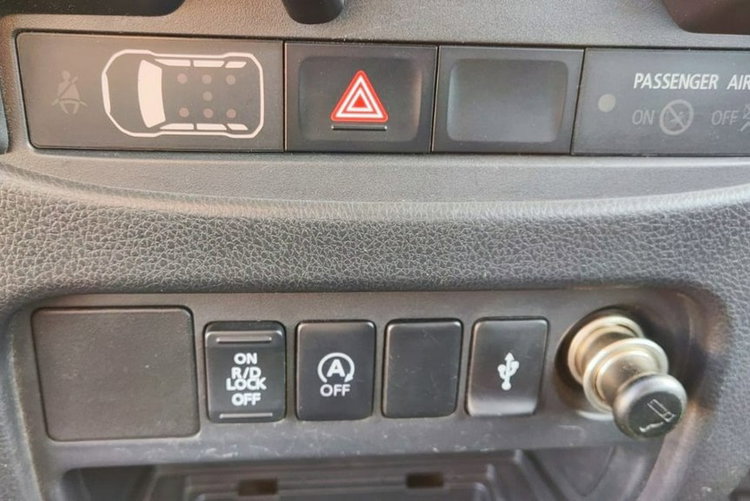 Mitsubishi L200 zdjęcie 19