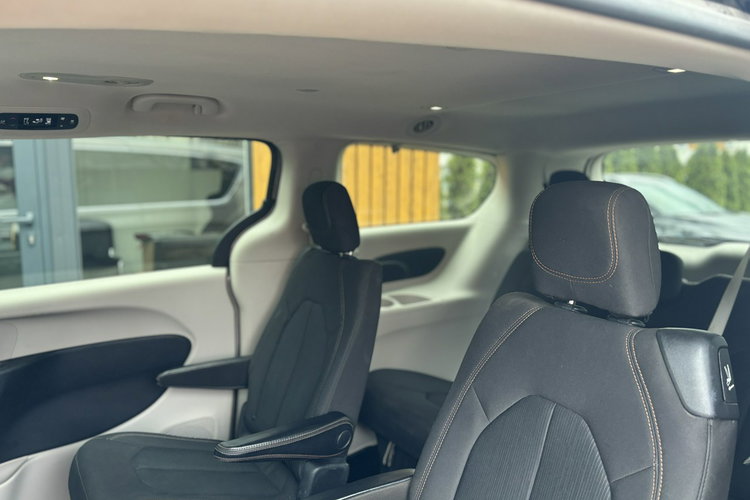 Chrysler Pacifica FV 23% / Zadbany zdjęcie 11