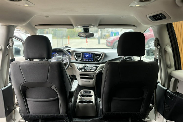 Chrysler Pacifica FV 23% / Zadbany zdjęcie 15