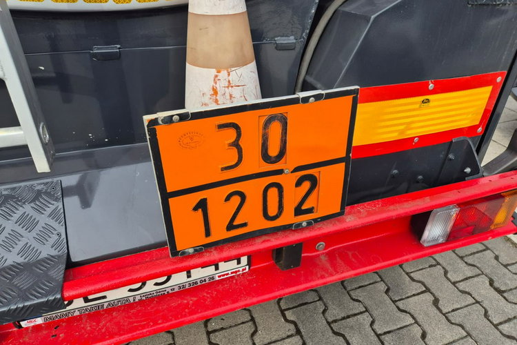 EuroCargo 100ME18 Iveco EuroCargo ML 100 E18 / CYSTERNA / MINICYSTERNA zdjęcie 18