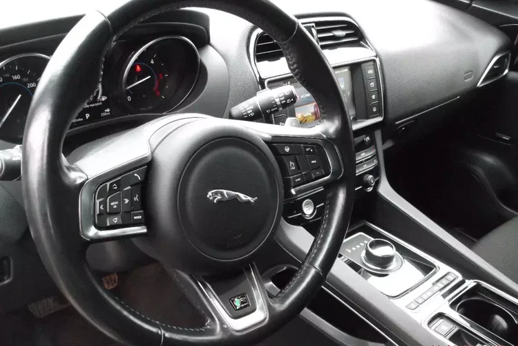 Jaguar f-pace zdjęcie 11