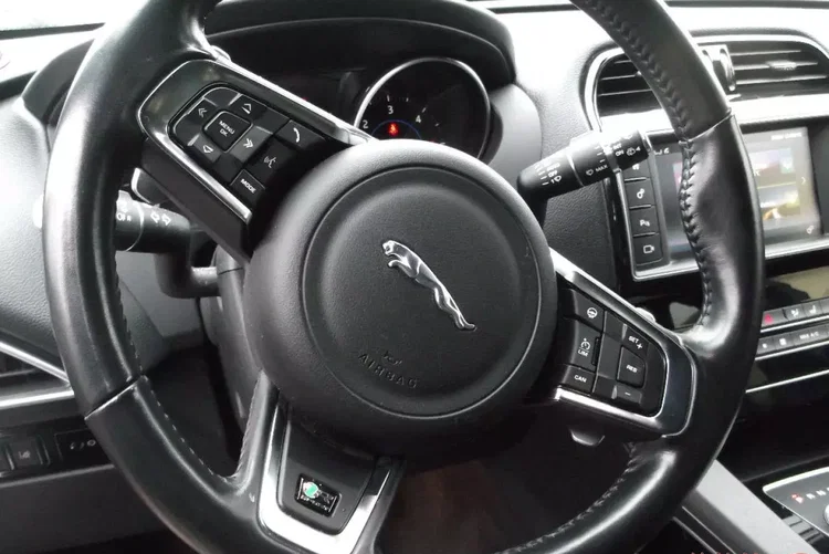 Jaguar f-pace zdjęcie 22