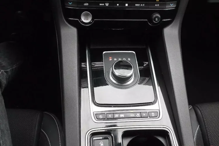 Jaguar f-pace zdjęcie 24