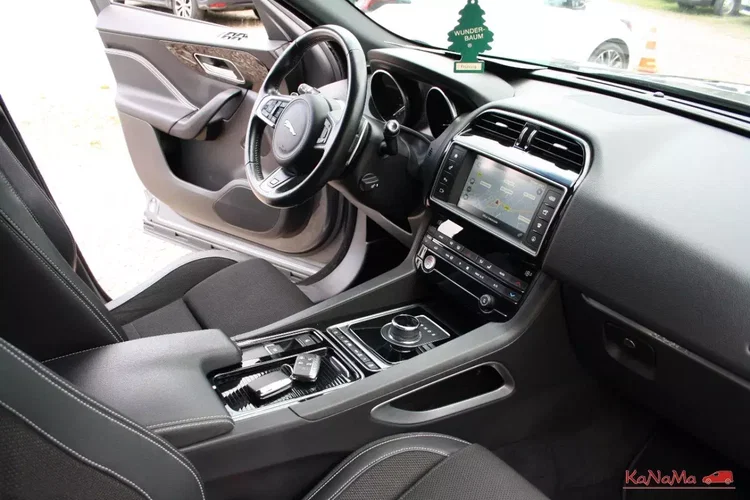 Jaguar f-pace zdjęcie 38