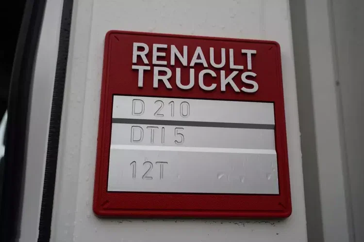 Renault D210 12T / Chłodnia Bitemperatura / 10 sztuk zdjęcie 17