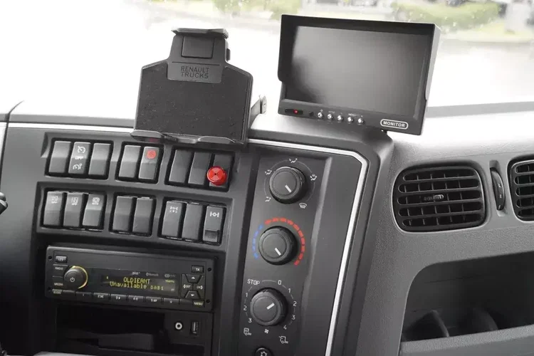 Renault D210 12T / Chłodnia Bitemperatura / 10 sztuk zdjęcie 24