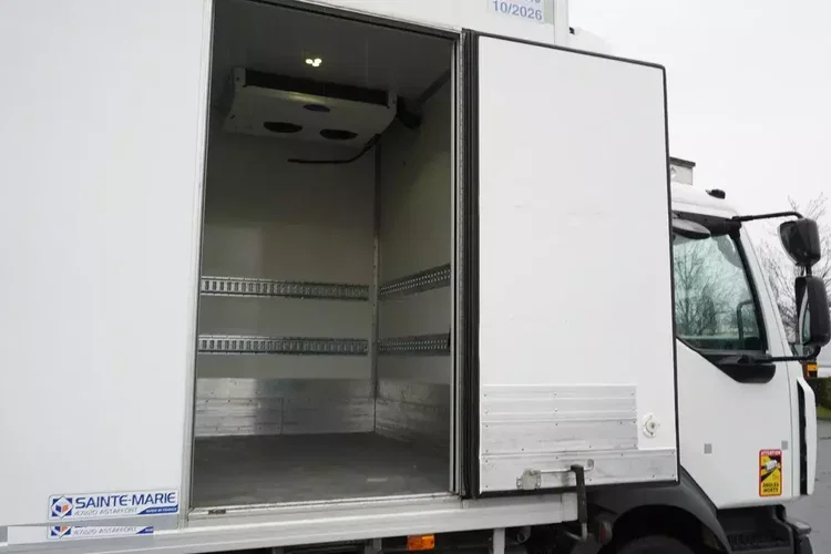 Renault D210 12T / Chłodnia Bitemperatura / 10 sztuk zdjęcie 14