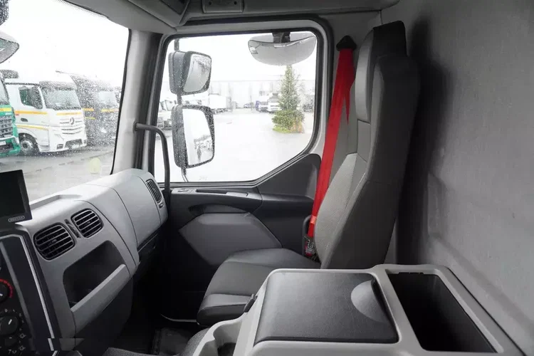 Renault D210 12T / Chłodnia Bitemperatura / 10 sztuk zdjęcie 24