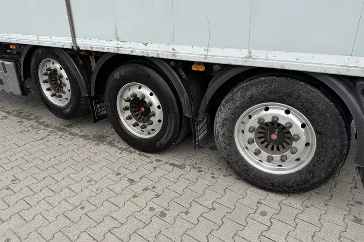 KNAPEN K100, Ruchoma podłoga 92m3, Podłoga 10 mm zdjęcie 8