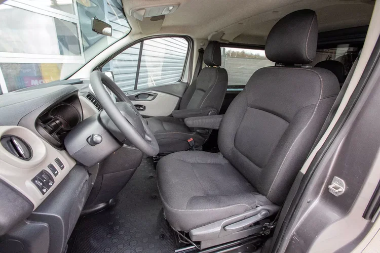 Renault Trafic L2H1 BRYGADOWY 5-OSÓB Long zdjęcie 17