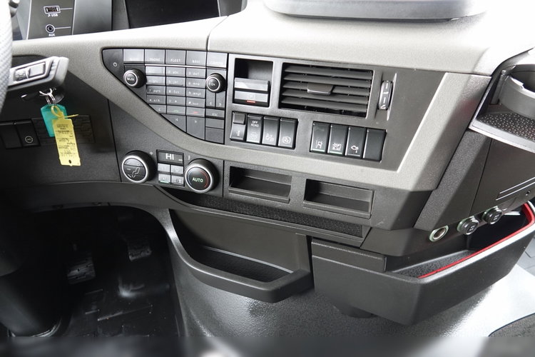 Volvo FH 500 / KLIMATYZACJA POSTOJOWA / I-SHIFT /  zdjęcie 29