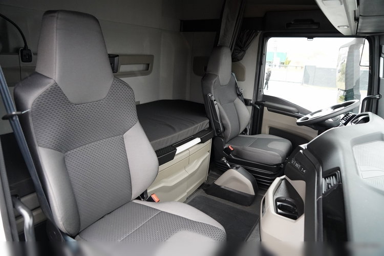 MAN TGX 18.480 / GM / RETARDER / KLIMA POSTOJOWA / NAVI zdjęcie 36