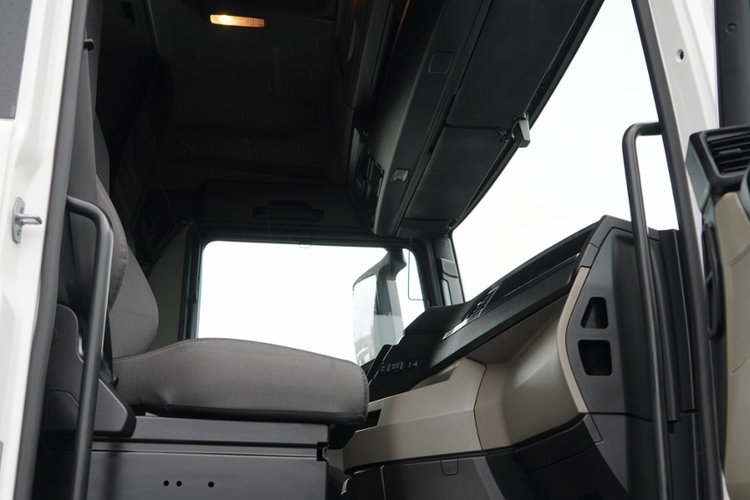 MAN TGX 18.480 / GM / RETARDER / KLIMA POSTOJOWA / NAVI zdjęcie 37