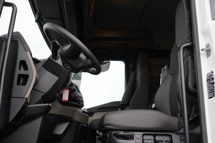 MAN TGX 18.480 / GM / RETARDER / KLIMA POSTOJOWA / NAVI zdjęcie 24