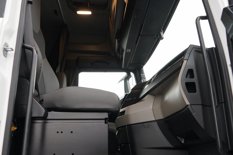 MAN TGX 18.480 / GM / RETARDER / KLIMA POSTOJOWA / NAVI zdjęcie 39