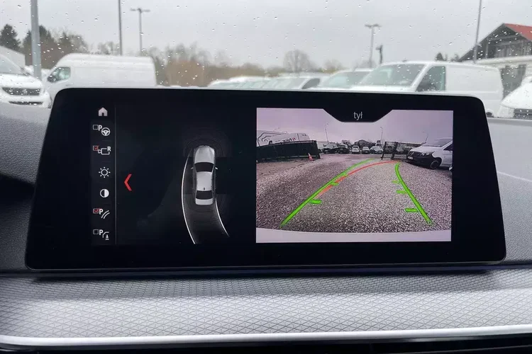 BMW Seria 5 zdjęcie 11