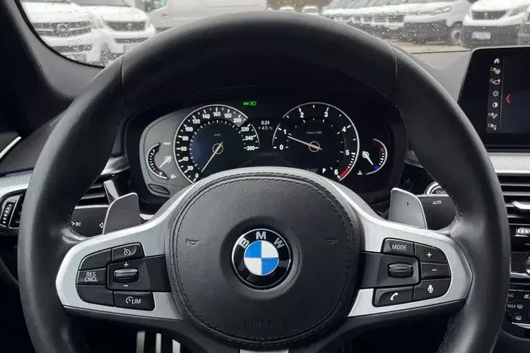 BMW Seria 5 zdjęcie 12