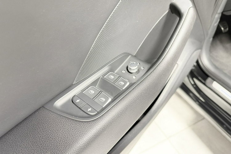 Audi A3 1.5 TSI ACT 35TFSi S-Line Sportpaket Plus Led ALU 18 MMI Z NIEMIEC zdjęcie 16