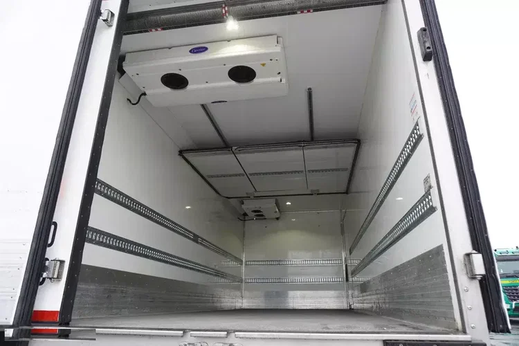 Renault D210 12T / Chłodnia Bitemperatura / 10 sztuk zdjęcie 13