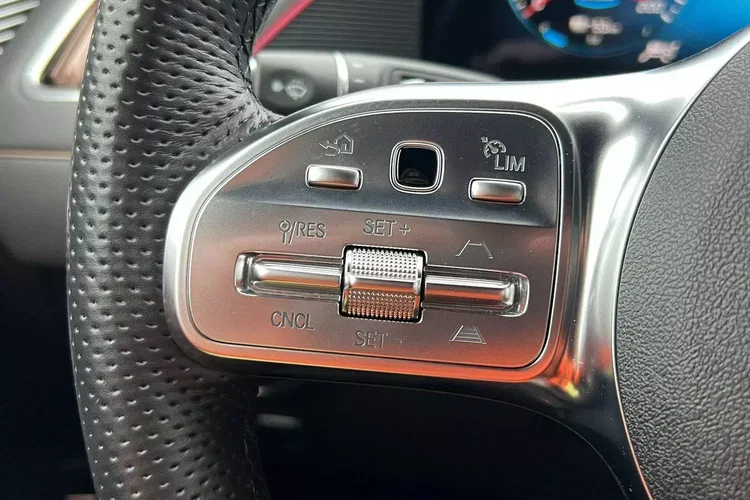 Mercedes eqc zdjęcie 17