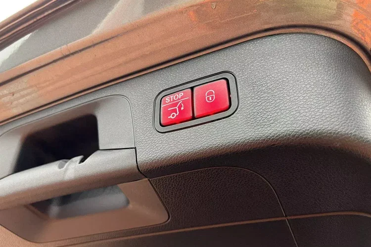 Mercedes eqc zdjęcie 36