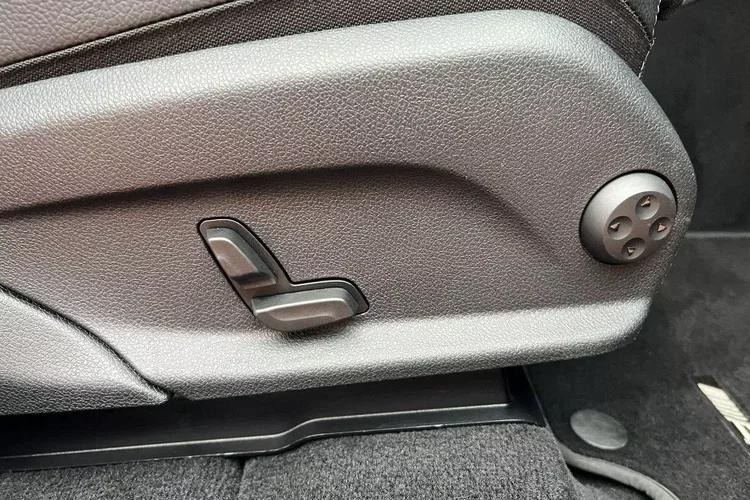 Mercedes eqc zdjęcie 40