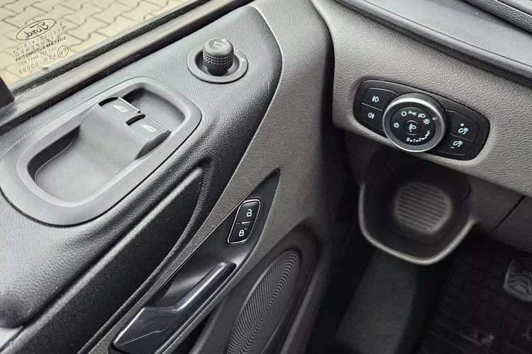 Ford transit-custom L2H1 79999zł NETTO Brygadówka 6 osób 2.0TdCi/131KM zdjęcie 20