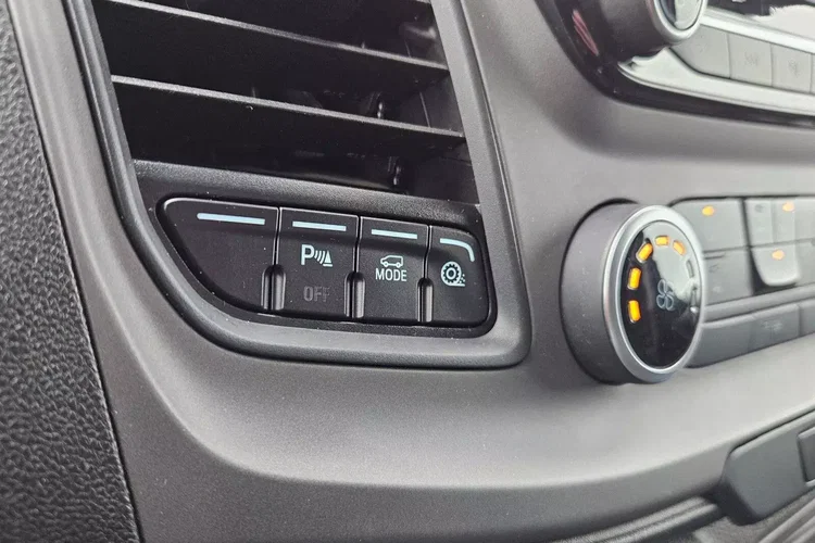 Ford transit-custom L2H1 79999zł NETTO Brygadówka 6 osób 2.0TdCi/131KM zdjęcie 31