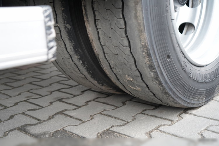 Fruehauf / FIRANKA CITYLINER / OŚ SKRĘTNA / 11 M DŁUGOŚĆ / ZAWIESIE NA WÓZEK / MOCNA PODŁOGA zdjęcie 24