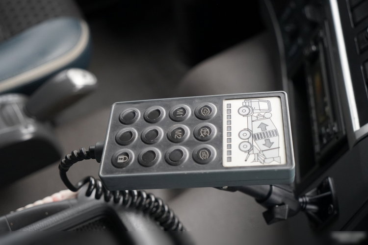 Volvo FMX 410 / 8x4 / GRUSZKA / BETONOMIESZARKA / LIEBHERR / 9 M3 / I-SHIFT/ ALUFELGI / zdjęcie 39