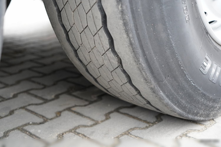 Fruehauf / FIRANKA / STANDARD / WINDA  DHOLLANDIA 2 000 kg / MOCNA PODŁOGA SZYNA DESKA / KOSZ NA PALETY zdjęcie 27