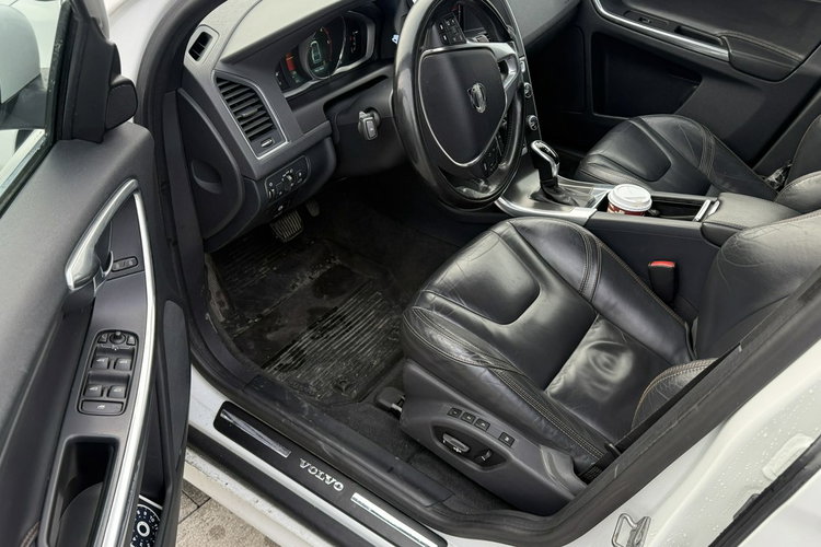 Volvo XC 60 2.0d4 automat 4x4 AWD summum skóry ledy Webasto full serwis 1.r.gwaran zdjęcie 16