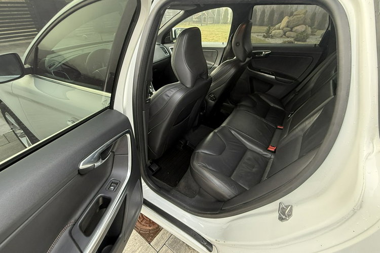 Volvo XC 60 2.0d4 automat 4x4 AWD summum skóry ledy Webasto full serwis 1.r.gwaran zdjęcie 26