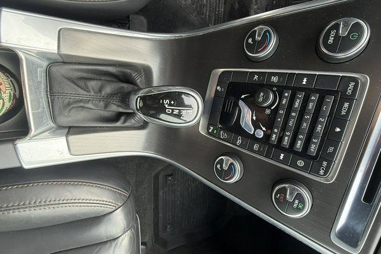 Volvo XC 60 2.0d4 automat 4x4 AWD summum skóry ledy Webasto full serwis 1.r.gwaran zdjęcie 27