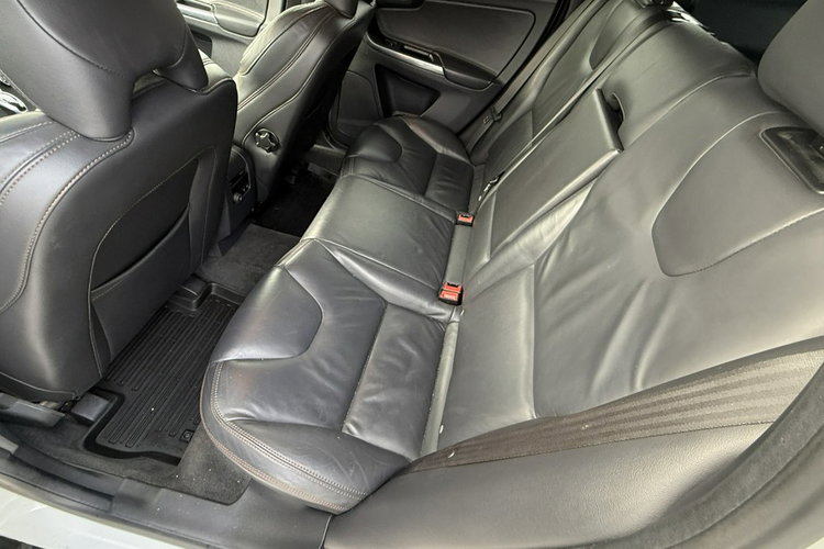 Volvo XC 60 2.0d4 automat 4x4 AWD summum skóry ledy Webasto full serwis 1.r.gwaran zdjęcie 31