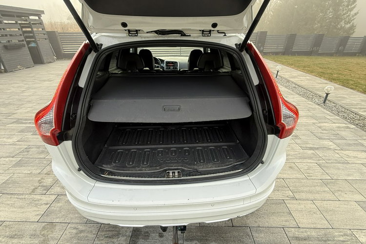 Volvo XC 60 2.0d4 automat 4x4 AWD summum skóry ledy Webasto full serwis 1.r.gwaran zdjęcie 32