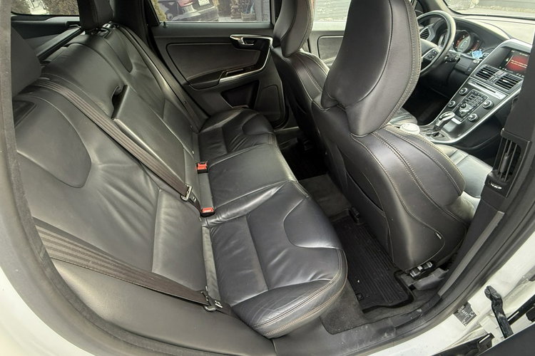 Volvo XC 60 2.0d4 automat 4x4 AWD summum skóry ledy Webasto full serwis 1.r.gwaran zdjęcie 35