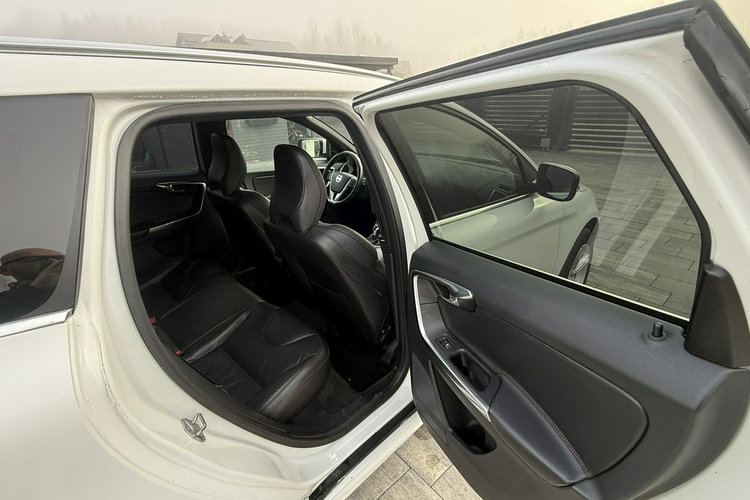 Volvo XC 60 2.0d4 automat 4x4 AWD summum skóry ledy Webasto full serwis 1.r.gwaran zdjęcie 36