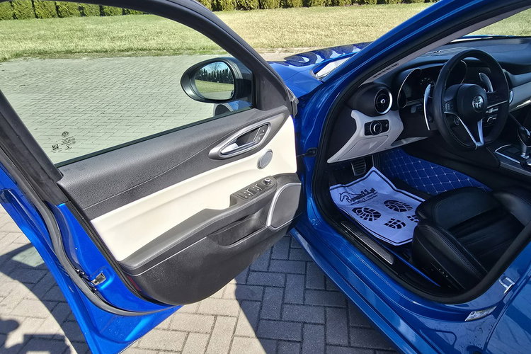 Alfa Romeo Giulia 2.0Turbo Benz. 4x4.Automat.Navi.Kam.Cof.Skóry.Łopatki. zdjęcie 16