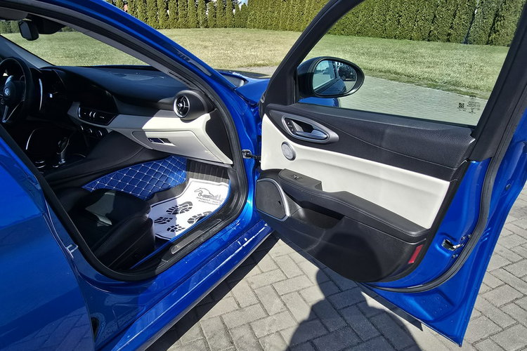 Alfa Romeo Giulia 2.0Turbo Benz. 4x4.Automat.Navi.Kam.Cof.Skóry.Łopatki. zdjęcie 27