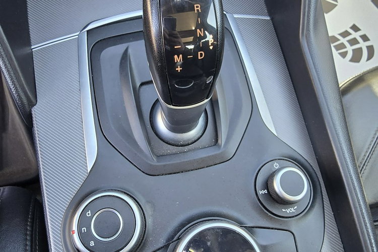 Alfa Romeo Giulia 2.0Turbo Benz. 4x4.Automat.Navi.Kam.Cof.Skóry.Łopatki. zdjęcie 29